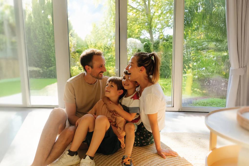  family in living room with windows to yard