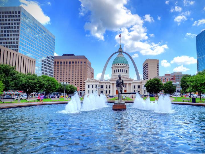 Fountain in front of government building