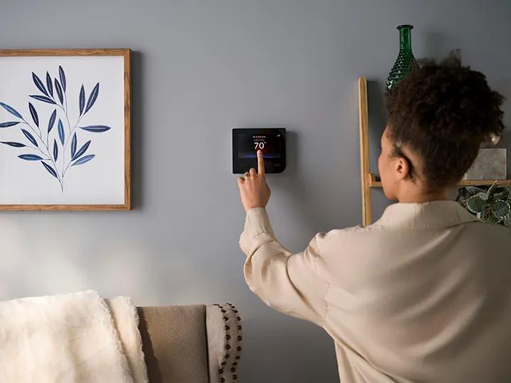 woman changes infinity control settings